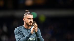 Inteligența Artificială a decis că Radu Drăgușin e în TOP 10 cei mai frumoși fotbaliști din Premier League. Pe ce loc se află românul