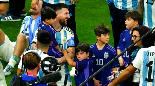 Cum a reacționat tot stadionul în momentul în care Leo Messi a primit premiul pentru cel mai bun fotbalist de la Cupa Mondială din Qatar! Imaginile sunt virale