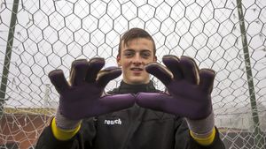 Dinamo își asigură viitorul. "Câinii" aduc un portar de aproape 2 metri, în vârstă de 16 ani, care a fost în probe la Chelsea