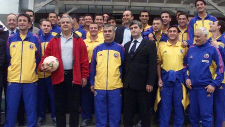 UNIȚI ÎN CUGET ȘI SIMȚIRI | Partidul îi urează succes selecționerului înaintea meciului cu Ungaria: "Să ne întoarcem victorioși!". Istoricul prieteniei politice dintre Iordănescu și Oprea, șeful UNPR