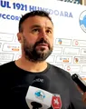 CSC Șelimbăr a luptat eroic la Hunedoara, dar a pierdut. Eugen Beza, dur la adresa arbitrajului: ”Le voi spune jucătorilor să cadă în careu.” Sibienii, nouă achiziție
