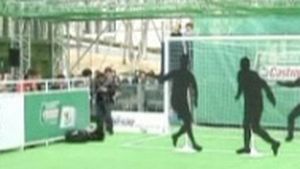 VIDEO** Mai tare ca Roberto Carlos: bate loviturile libere cu 200 km/h!