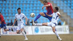 S-a întâmplat în România, la un club de tradiție! INCREDIBIL: "Patronul îl lovea în vestiar și toți se uitau!" Cum a fost salvat un fost jucător al Rapidului