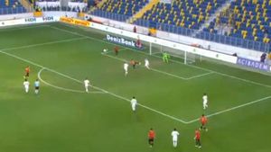 VIDEO | Așa a marcat Bogdan Stancu în poarta lui Silviu Lung Jr.