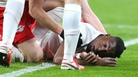 Momente dramatice la Leipzig! Tot stadionul a amuțit după ce Nordi Mukiele a căzut la pământ! Ce s-a întâmplat | FOTO&VIDEO