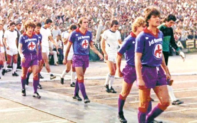 Olympiacos Pireu şi Fiorentina îşi dispută trofeul Conference League. Cele două finaliste, eliminate de două ori din cupele europene de Universitatea Craiova