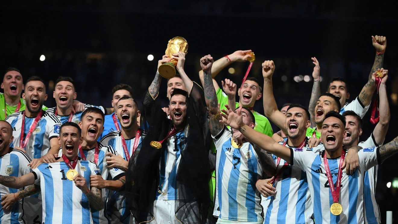 Scandal uriaș din cauza tunicii Bisht pe care emirul Qatarului a pus-o pe Leo Messi: cei de la Adidas au turbat de furie!