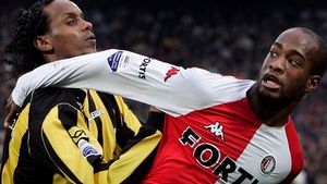 Twente se baricadează în fața Stelei!** L-a luat pe fundașul Dwight Tiendalli, de la Feyenoord!