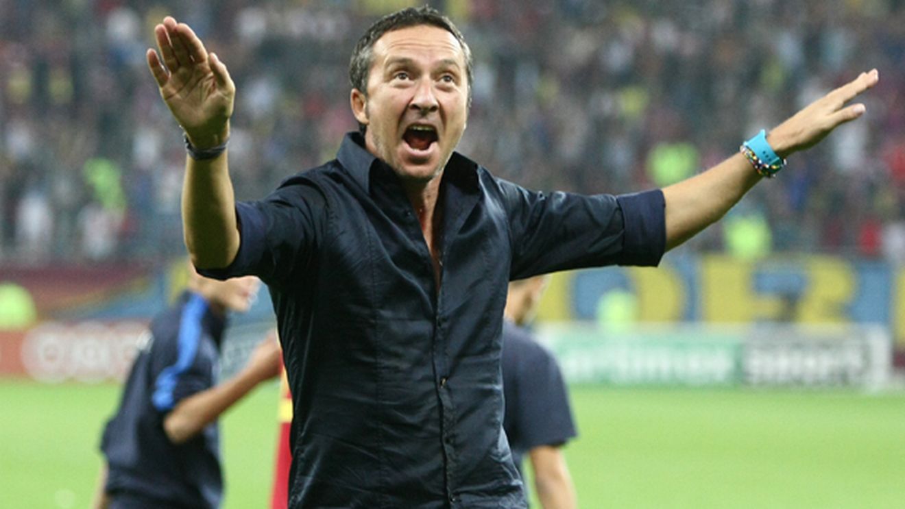 "Efectul Pavlov", în Ghencea. Managerul, cel mai credincios prieten al patronului!** Becali: "Eu l-am pus să facă aroganțele astea. Când dă din mâini ca o pasăre, leșin de râs"