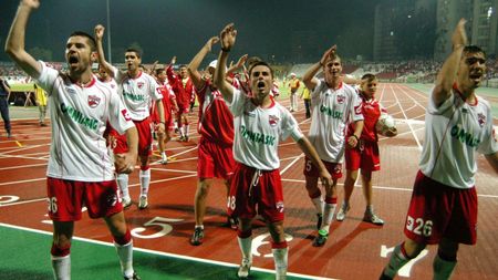 Nimeni nu ar zice că e chiar el. Cum a ajuns să arate acum, la 49 de ani, fostul fotbalist campion cu Dinamo