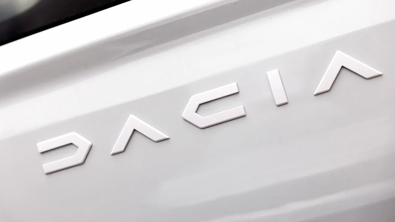 Dacia a lovit crunt în imperiul chinezesc al mașinilor! Anunțul din Spania despre noul Sandero hybrid