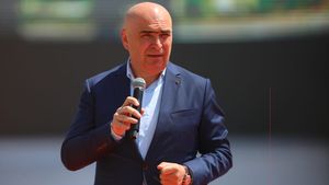 Ilie Bolojan, mesaj pentru David Popovici după „dubla” de aur de la Campionatele Europene de natație de la Paris