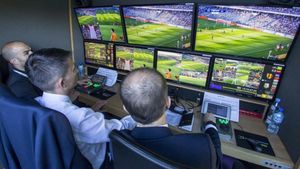 Răzvan Burleanu a dezvăluit ce sumă va plăti FRF pentru implementarea sistemului VAR în Liga 1: „Am semnat deja contractul!” | VIDEO