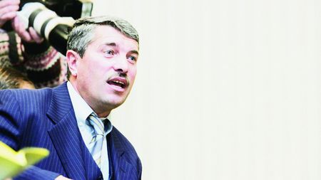 Atac dur la adresa CCA:** "Avram este o slugă și un servitor al lui Sandu"