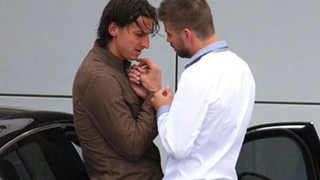 FOTO Pique se simte trădat!** Vezi ce fundaș i-a luat locul catalanului în inima lui Ibrahimovic :)
