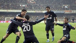 VIDEO **Meci total pe Mestalla! Dublă de senzație Higuain, Real rămâne în plasa Barcelonei