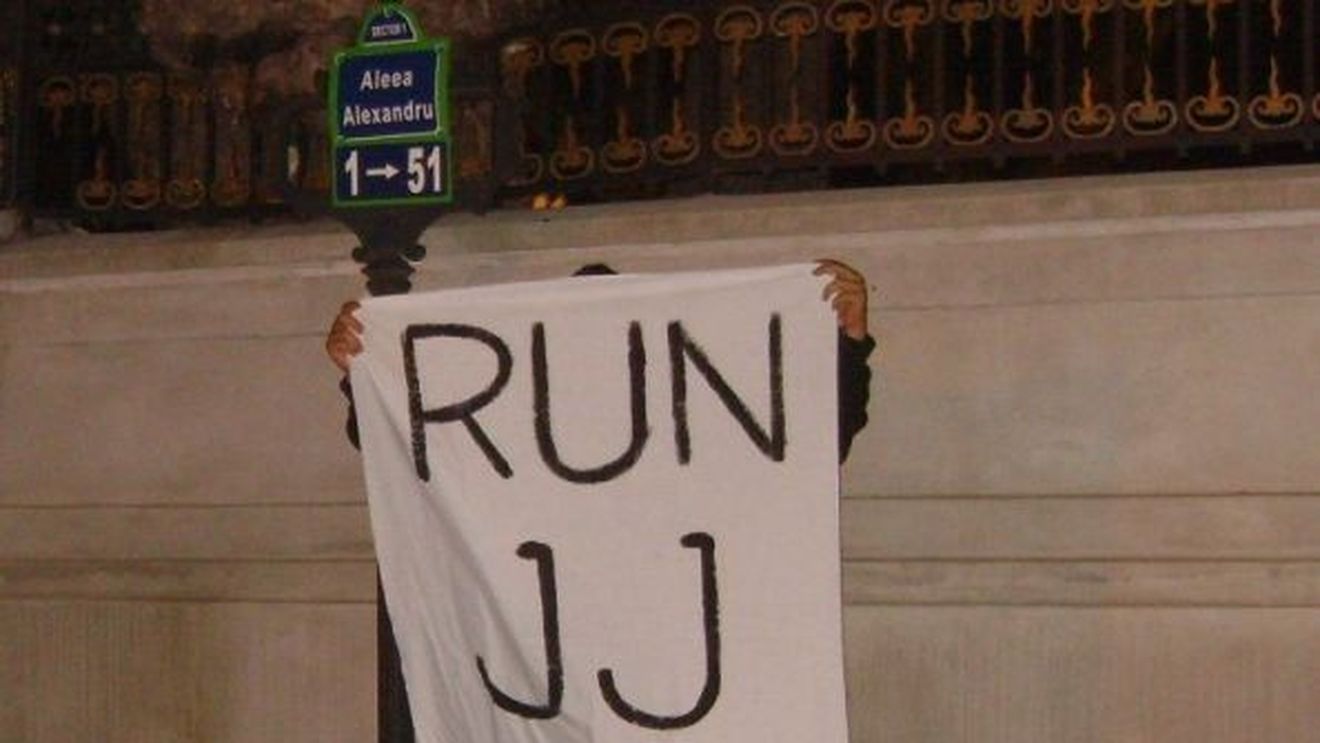 Forrest Gump din Pipera!** Suporterii l-au contestat pe Becali la Palat: "Fugi Gigi, fugi"!