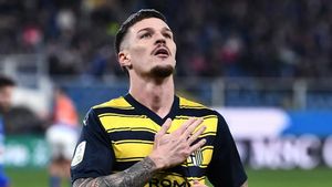 8,5 milioane de euro pentru Dennis Man. Fabrizio Romano a anunțat transferul: „Afacerea e făcută"