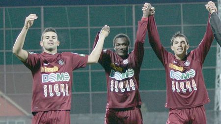 Plictisiți de patroni, "încinși" de animatoare! CFR-iștii au făcut show într-un club de noapte!