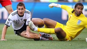 FOTO | Aflat în faliment, David James își scoate la licitație echipamentele de joc