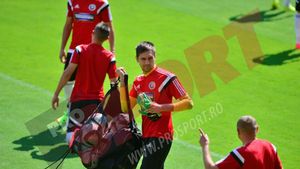 GALERIE FOTO | România, lovită de căldură la antrenamentul oficial. Au fost 29 de grade la ora 12:00 pe stadionul lui Olympiakos. Echipa probabilă pentru meciul cu Grecia