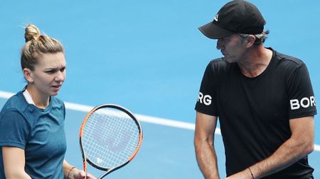Halep i-a răspuns iritată antrenorului în timpul "sfertului" de la Indian Wells! Dialogul tensionat dintre Simona și Darren + explicația jucătoarei: "Mi-am dat seama că nu e în regulă" 