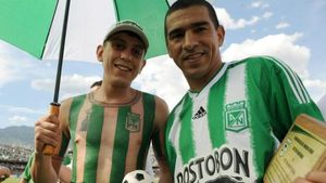 Nebunie fără limite! FOTO și VIDEO - "El Loco" Alvarez și-a tatuat tot corpul în echipamentul formației Atletico Nacional