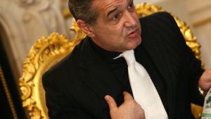 Becali, iritat de acuzele lui Ilie Dumitrescu:** "Sunt minciuni țigănești!"
