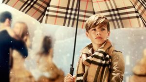 Romeo Beckham l-a depășit pe tatăl său, David, în topul GQ al celor mai eleganți bărbați din lume