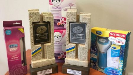 Șocant! Au câștigat competiția și au fost premiate cu vibratoare: "Este strigător la cer. Le-am ascuns în spatele trofeelor"