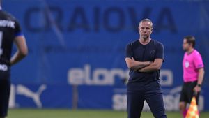 Ilie Dumitrescu îl desființează pe Laurențiu Reghecampf și-l dă ca exemplu negativ. „Inadmisibil! În fotbalul adevărat nu întâlnești asta!”