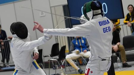 Mama unui sportiv rupe tăcerea după ce fiul său a fost umilit la Europene în 2023 fiind accidentat: „L-au făcut nesimțit și handicapat după ce a căzut pe planșă. Acolo e o cloacă. La Izvorani se bea și se fumează”. Reacția federației de scrimă. EXCLUSIV