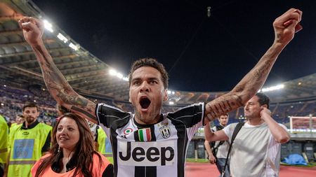 Dat ca sigur la City, Dani Alves s-a răzgândit și merge la un alt club uriaș al Europei! Unde va juca în următoarele două sezoane
