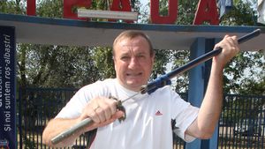 "Lucescu să-și aducă aminte de acel 11-0** dat de Steaua Corvinului său magnific!"