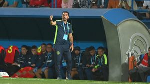 Surpriza de pe banca FCSB. Ce fotbalist a apărut în lotul lui Elias Charalambous, deși antrenorul cipriot lăsa de înțeles că nu e posibil