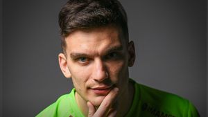 OFICIAL. Dan Șucu și Victor Angelescu s-au înțeles cu Gică Hagi pentru transferul bombă la Rapid! Marian Aioani a semnat imediat cu giuleștenii: 400.000 de euro plus 20 la sută dintr-o viitoare vânzare