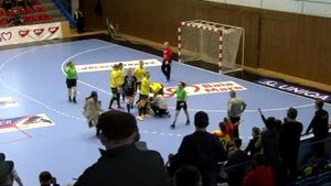 Imagini greu de privit! Gest golănesc la meciul de handbal feminin CS Minaur – SCM Craiova! „Criminală" | VIDEO