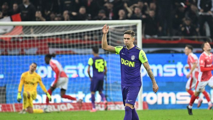 Nota de plată pentru Louis Munteanu după gestul ireal de a se poza în tricoul FCSB! CFR Cluj a luat decizia de urgență