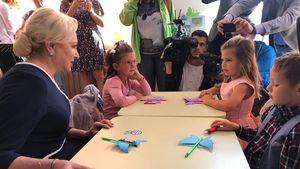 Viorica Dăncilă, la începerea noului an școlar: ,,Ca prim-ministru este important să las în urmă un număr cât mai mare de elevi din mediul rural care să ajungă la facultate"