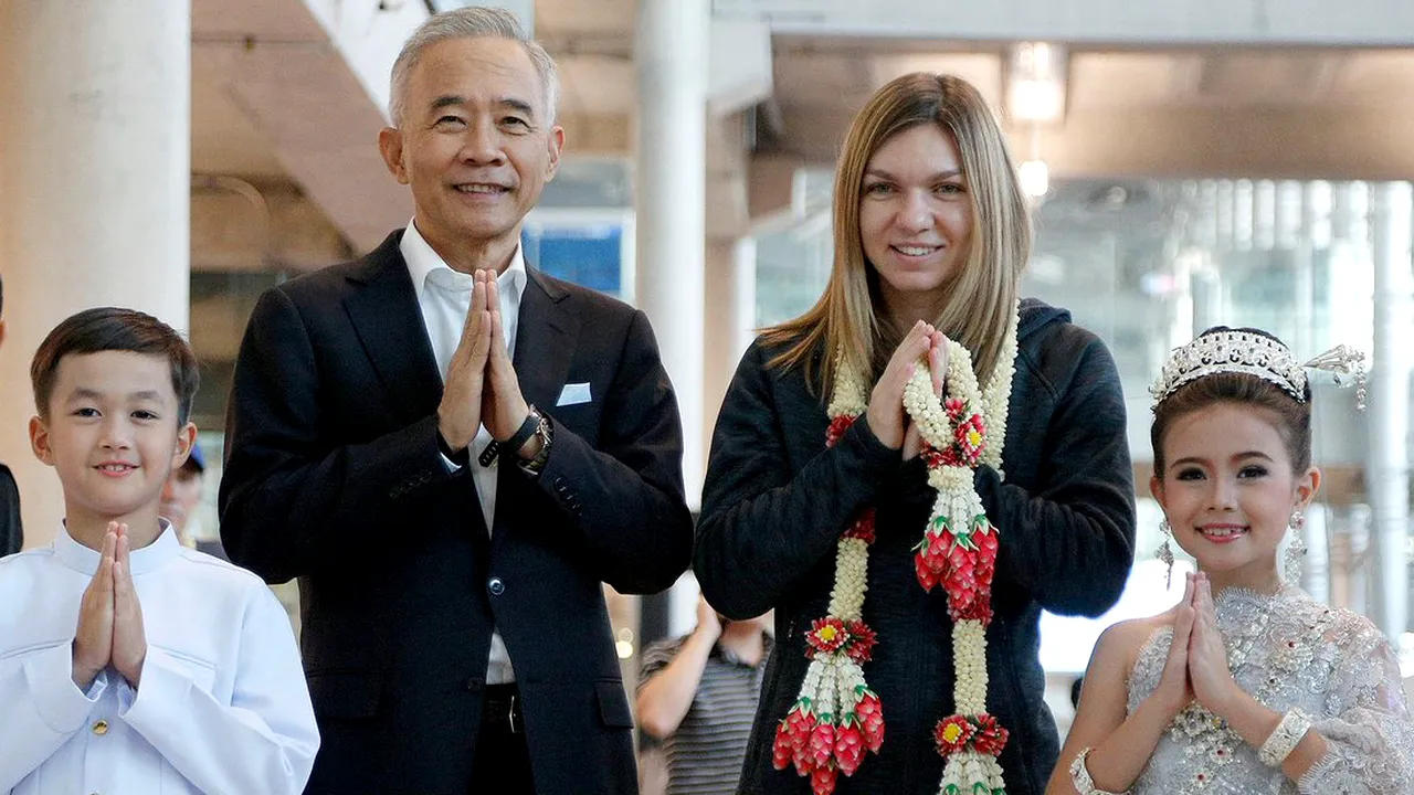 FOTO | Simona Halep a ajuns în Thailanda. Primire cu iz de carnaval și un detaliu de pe echipament care aduce o confirmare clară