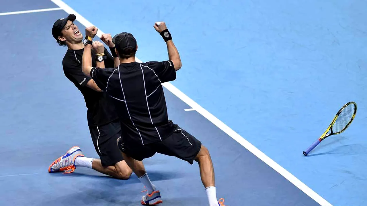 Mike și Bob Bryan în semifinale la Turneul Campionilor, după victoria în fața perechii Murray/Peers