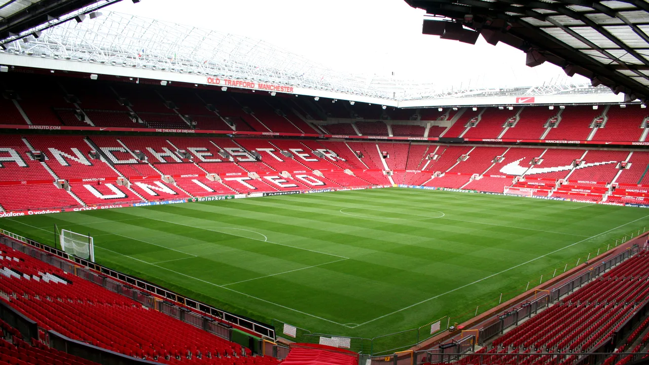 O nouă problemă pentru Manchester United: gazonul de pe Old Trafford miroase puternic a usturoi