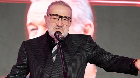Gigi Becali s-a dus peste jucătorii de la FCSB și a distrus un fotbalist de față cu toți colegii: ”Atât poți! Te rog eu frumos, lasă mingea să intre, nu o mai scoate”