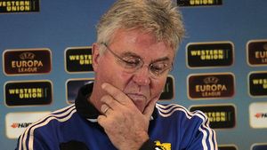 Mai retrage-te dacă poți!** Hiddink, "forțat" să stea la Anji: îi pun pe masă un salariu astronomic și sunt gata să pluseze în cazul unui refuz