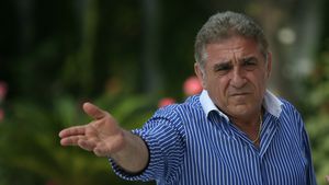 Giovani Becali, dezvăluiri despre cum a recuperat o parte din banii lui Florin Răducioiu din locuința iubitei Janine! „Avea un detectiv care o urmărise. Blănurile le tăia de gelozie, cu cuțitul"