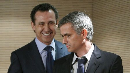 Valdano și-a dat demisia din cauza conflictului cu Mourinho**, dar Perez l-a convins să rămână!