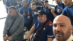 Pugiliștii pregătiți de Dorel Simion luptă pentru medalii! Începe Campionatul European de Tineret de la Erevan. „Nivelul e ridicat. În ringul de box vor urca și rușii" | EXCLUSIV