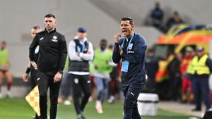 Dan Petrescu tremură pentru locul al doilea în Superliga! Decizia prin care Costel Gâlcă le-a intrat la inimă jucătorilor Universității Craiova înaintea derby-ului cu FCSB. Ce se va întâmpla în tribune. EXCLUSIV