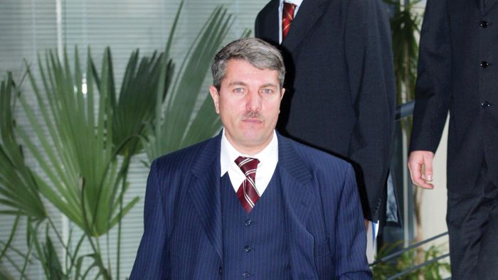 "A venit în genunchi, a plecat în genunchi"