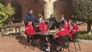 „Bunicul” Adrian Mutu! Adevăratul motiv pentru care l-a certat pe Robert Moldoveanu | VIDEO